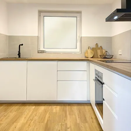 Ani I 2zi I Neues Bad I Terr & Garten I Ruhig An Fahrradstrasse I Nahe Ews Arena I E-parkplatz Auf Anfrage Apartmán *